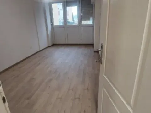 Izdavanje, poslovni prostor, 89m², Centar, Podgorica - image 7