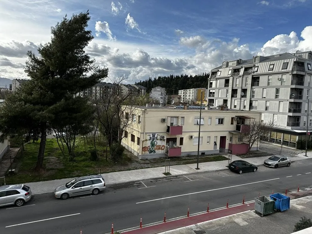 Izdavanje, dvosoban stan, 75m², Ljubović, Podgorica