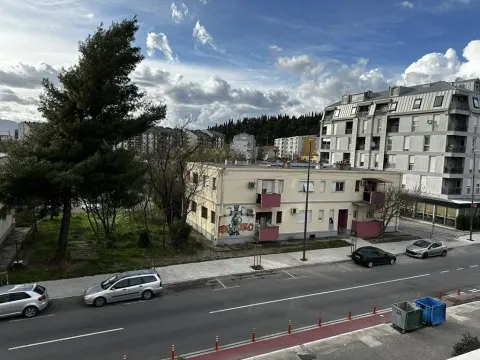 Izdavanje, dvosoban stan, 75m², Ljubović, Podgorica - image 2