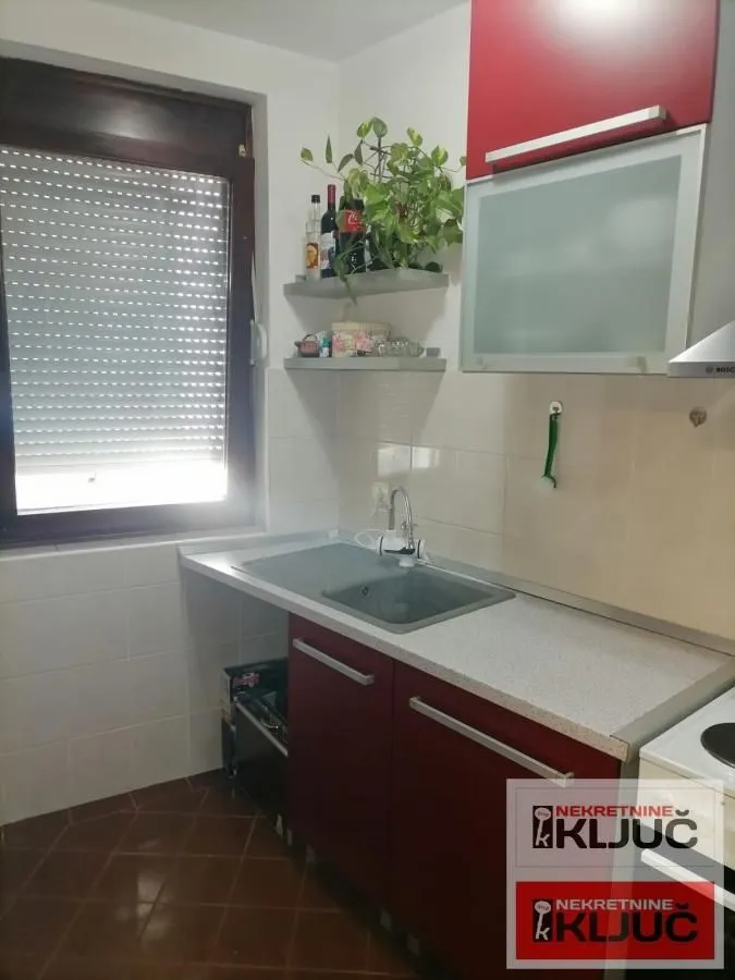 Prodaja, trosoban stan, 71m², Salajka, Novi Sad Sve Podlokacije