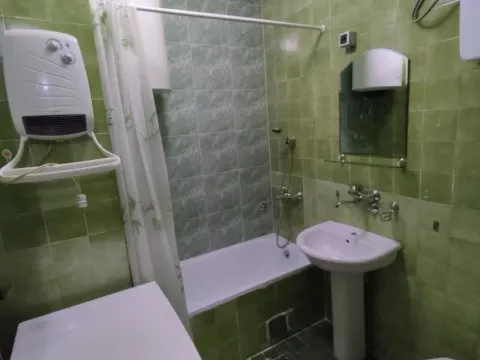 Izdavanje, jednosoban stan, 50m², Malo Brdo, Podgorica - image 4