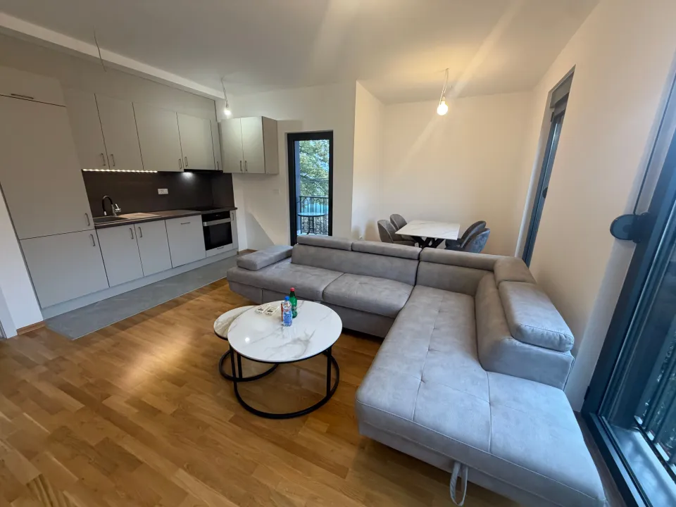 Izdavanje, dvosoban stan, 68m², Zabjelo, Podgorica