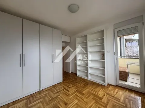Izdavanje, četvorosoban stan, 79m², Bulevar patrijarha Pavla, Novi Sad Sve Podlokacije - image 5