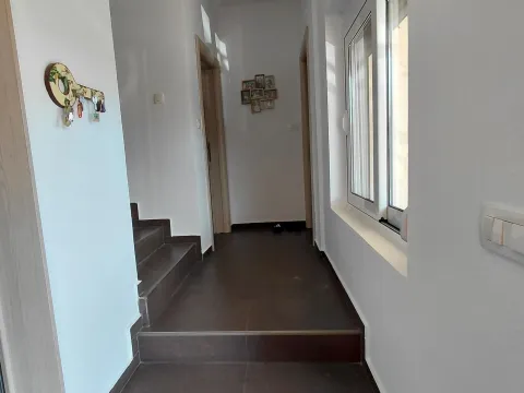 Rent, house, 220m², Tološi, Podgorica - image 7