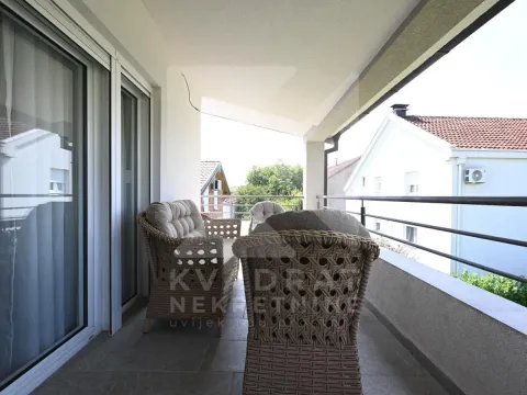 Izdavanje, trosoban stan, 190m², Tološi, Podgorica - image 21