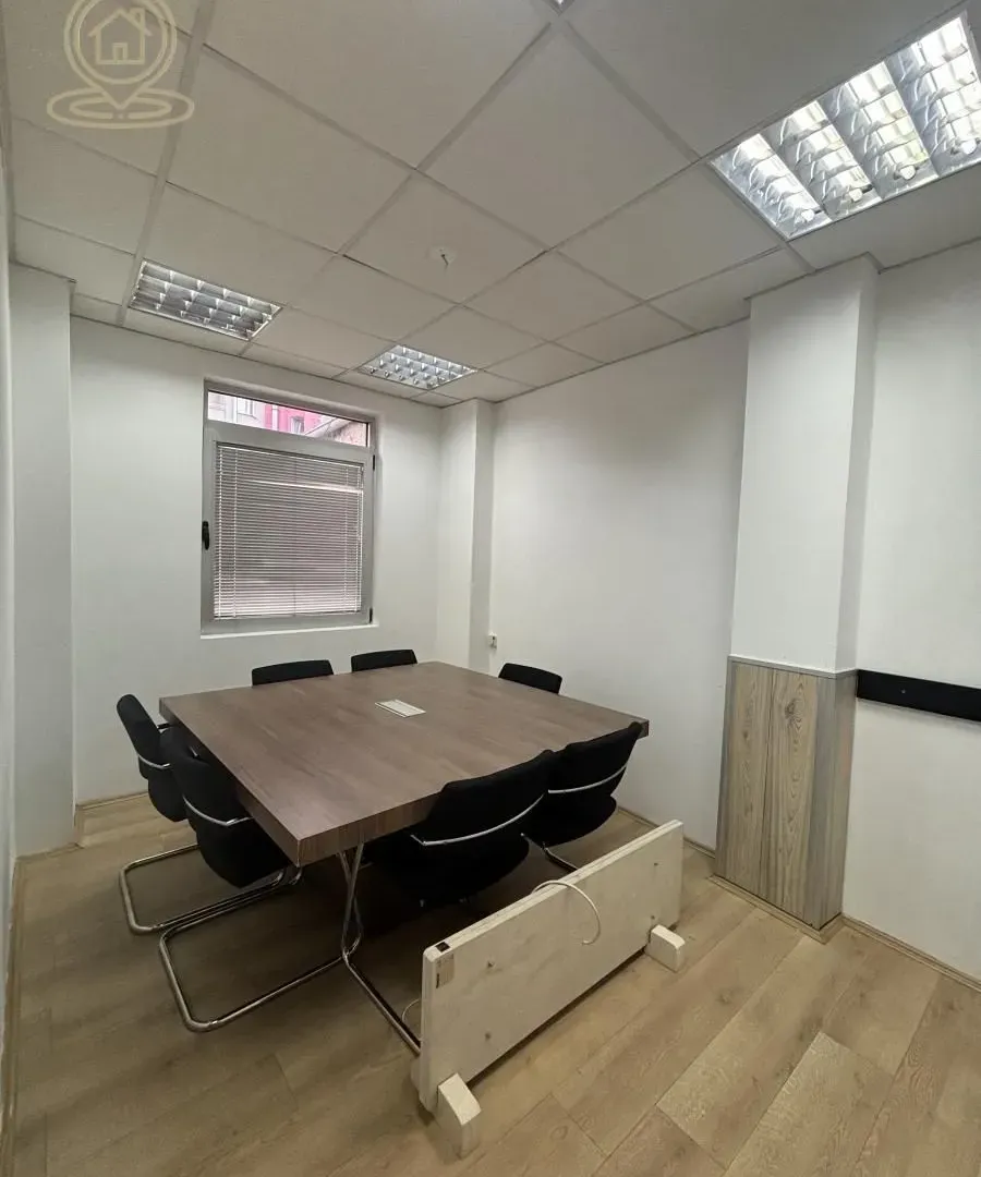 Izdavanje, poslovni prostor, 180m², Medijana, Niš