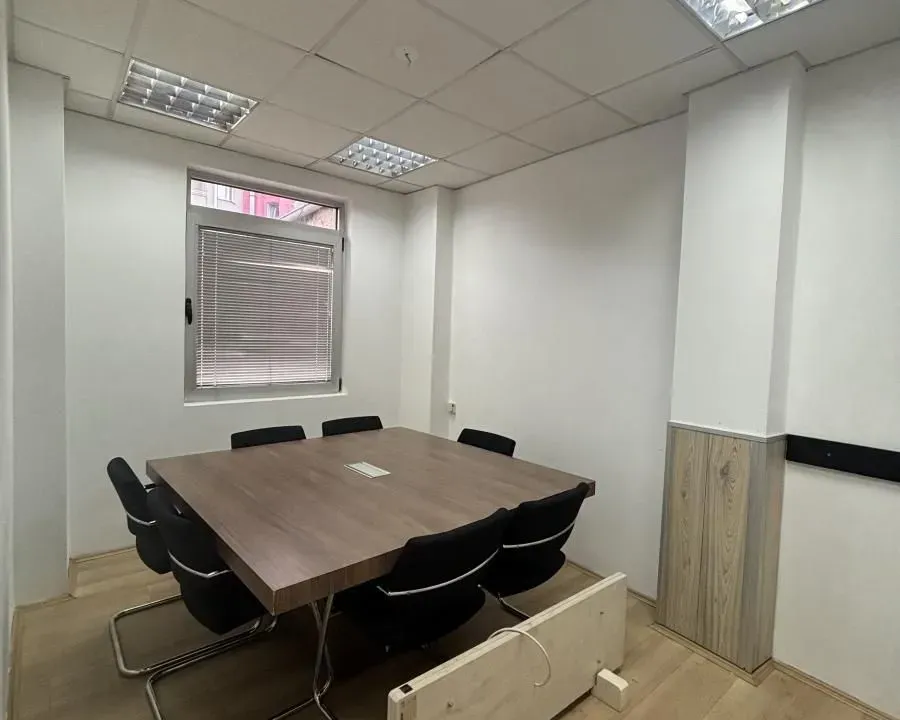 Izdavanje, poslovni prostor, 180m², Medijana, Niš