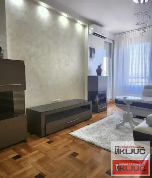 Izdavanje, četvorosoban stan, 102m², Bulevar patrijarha Pavla, Novi Sad Sve Podlokacije - image 4