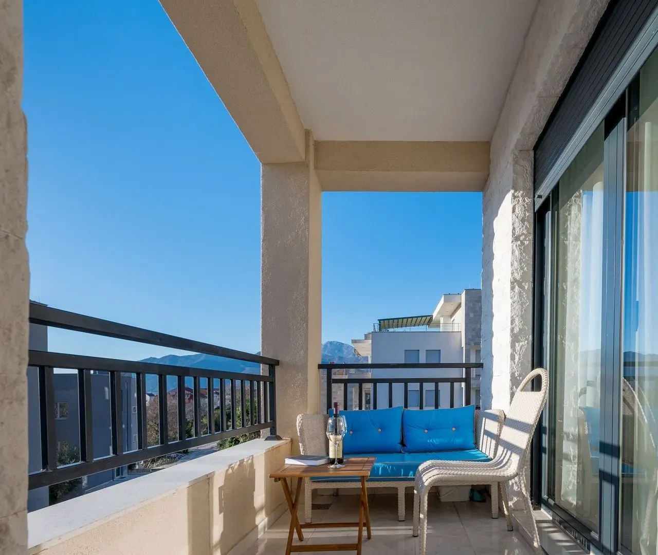 Prodaja, dvosoban stan, 63m², Tivat, Crna Gora