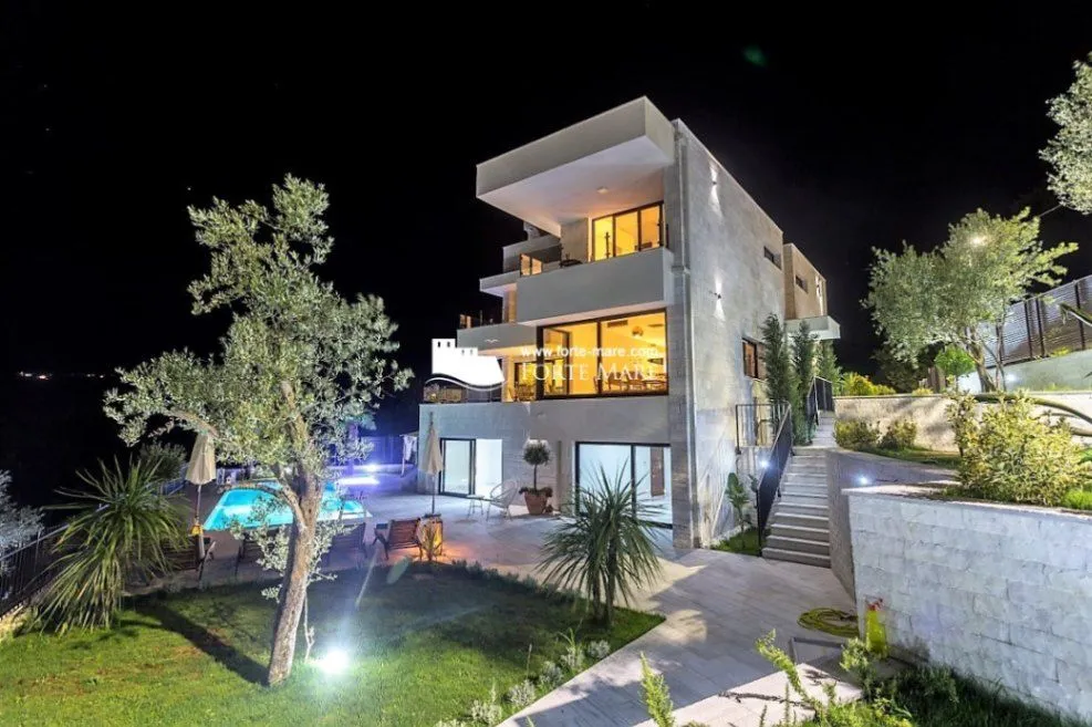 Prodaja, kuća, 323m², Đenovići, Herceg Novi