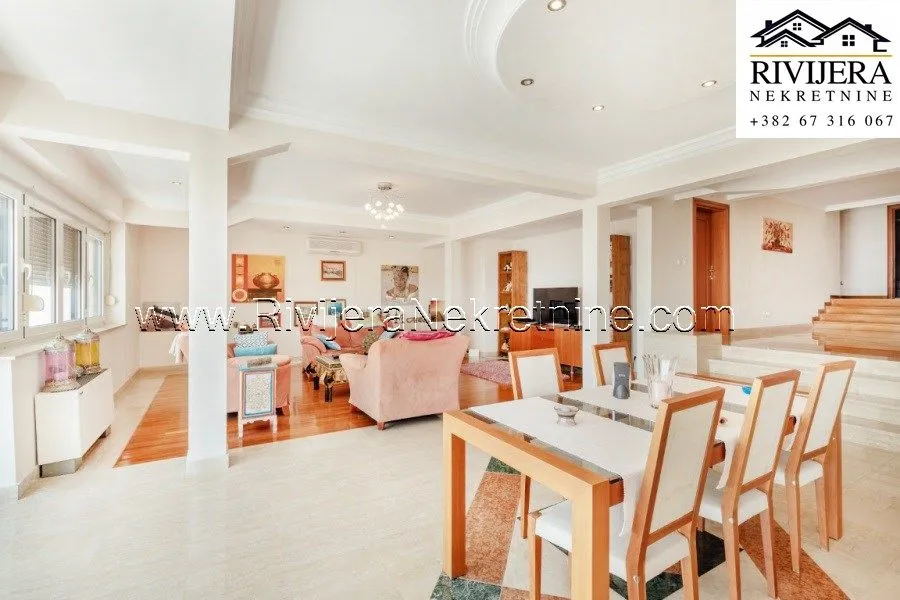 Prodaja, trosoban stan, 244m², Centar, Herceg Novi