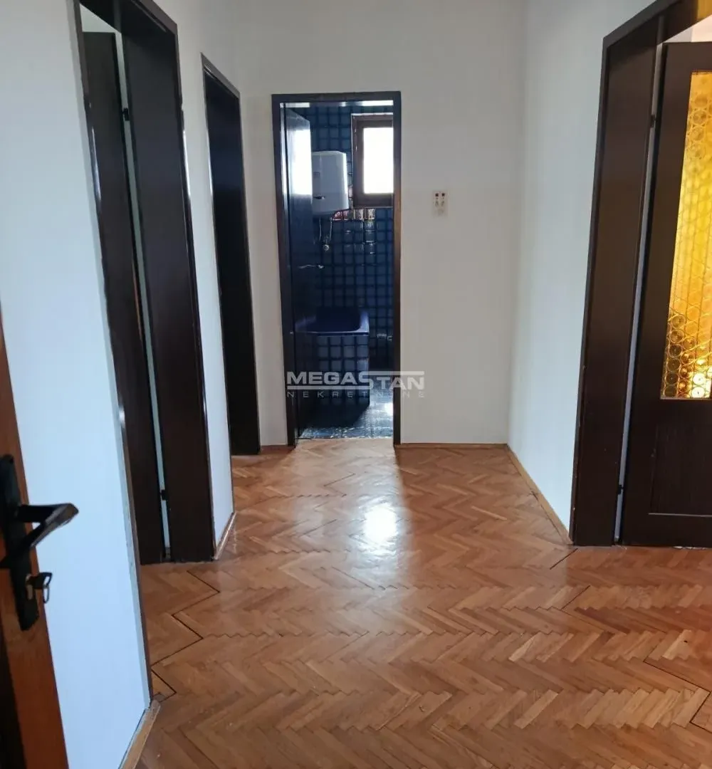 Sale, house, 270m², Mali Mokri Lug, Zvezdara Sve Podlokacije