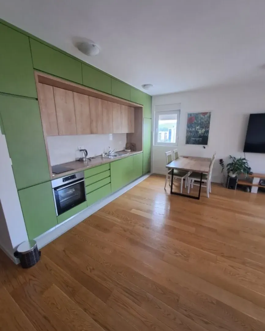 Izdavanje, trosoban stan, 105m², Central Point, Podgorica