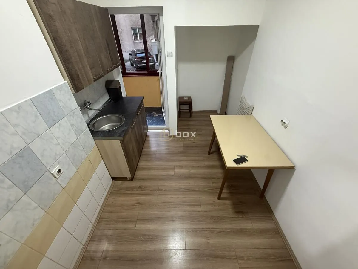 Rent, office space, 46m², Medijana, Niš
