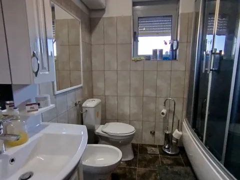 Izdavanje, kuća, 375m², Donja Gorica, Podgorica - image 12