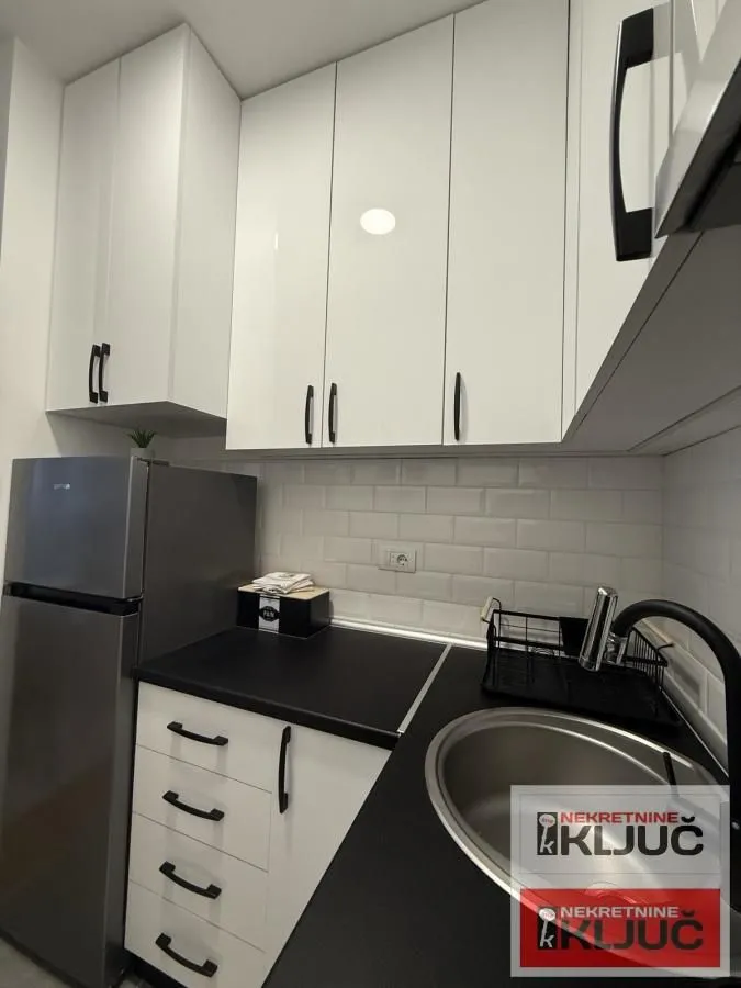 Izdavanje, jednosoban stan, 37m², Bulevar Evrope, Novi Sad Sve Podlokacije