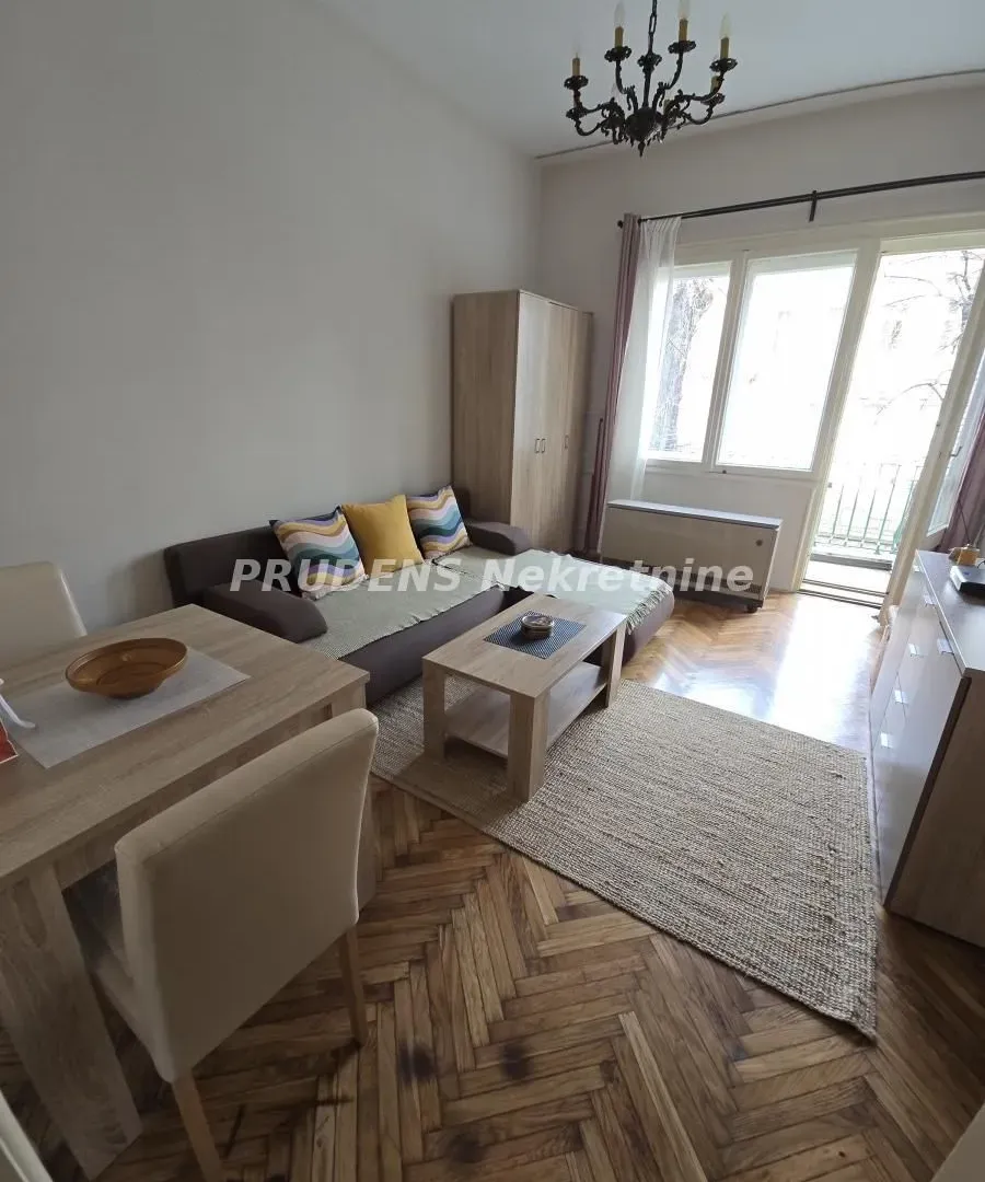Izdavanje, jednosoban stan, 25m², Cvetni Trg, Vračar Sve Podlokacije