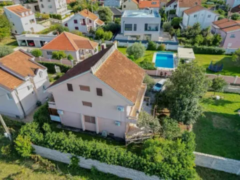 Prodaja, kuća, 298m², Tološi, Podgorica - image 10