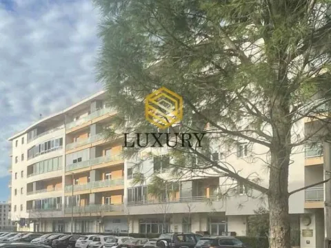 Izdavanje, poslovni prostor, 35m², City Kvart, Podgorica - image 2