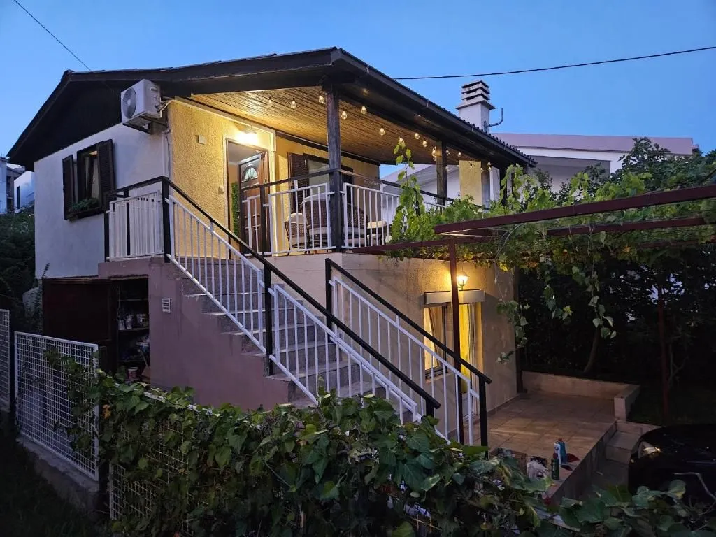 Izdavanje, kuća, 32m², Šušanj, Bar