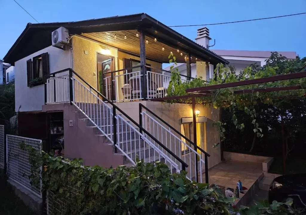 Izdavanje, kuća, 32m², Šušanj, Bar