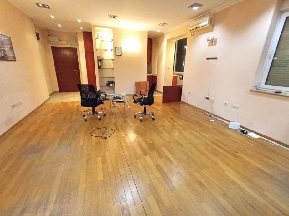 Izdavanje, poslovni prostor, 45m², Centar, Podgorica
