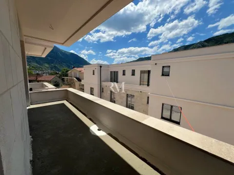 Prodaja, jednosoban stan, 46m², Dobrota, Kotor - image 11