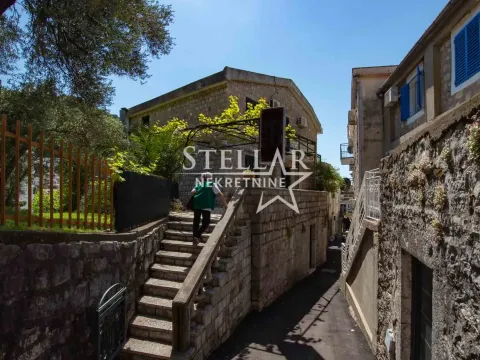 Rent, house, 200m², Rafailovići, Budva - image 1