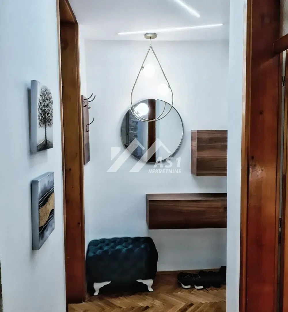 Izdavanje, dvosoban stan, 42m², Centar, Novi Sad