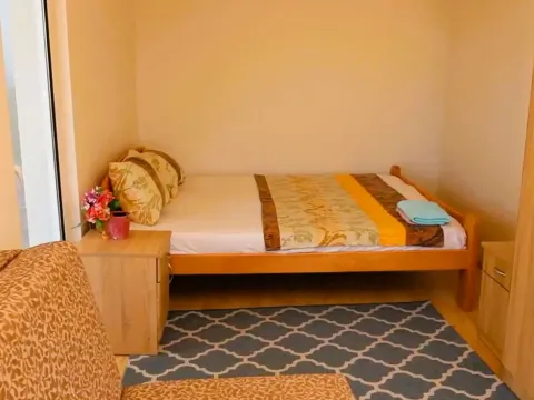 Izdavanje, kuća, 382m², Krimovica, Kotor - image 8