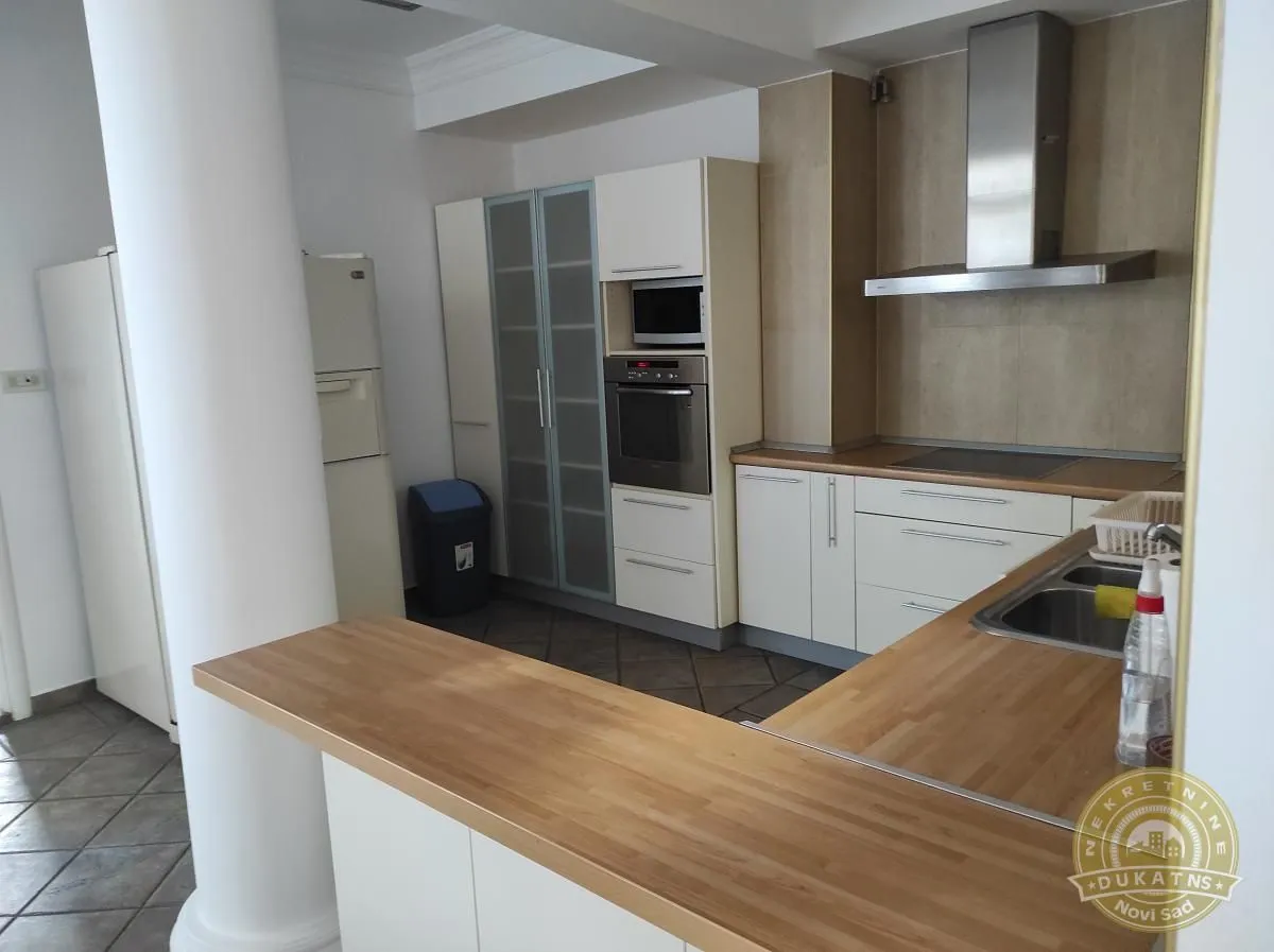 Prodaja, četvorosoban stan, 213m², Centar, Novi Sad