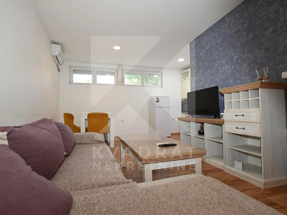 Izdavanje, jednosoban stan, 43m², 1 maj, Podgorica