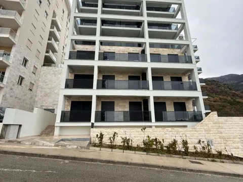 Prodaja, jednosoban stan, 37m², Bečići, Budva - image 1