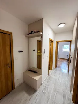 Prodaja, dvosoban stan, 72m², New City, Podgorica - image 11