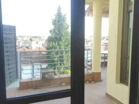 Izdavanje, kuća, 300m², Gorica C, Podgorica - image 12