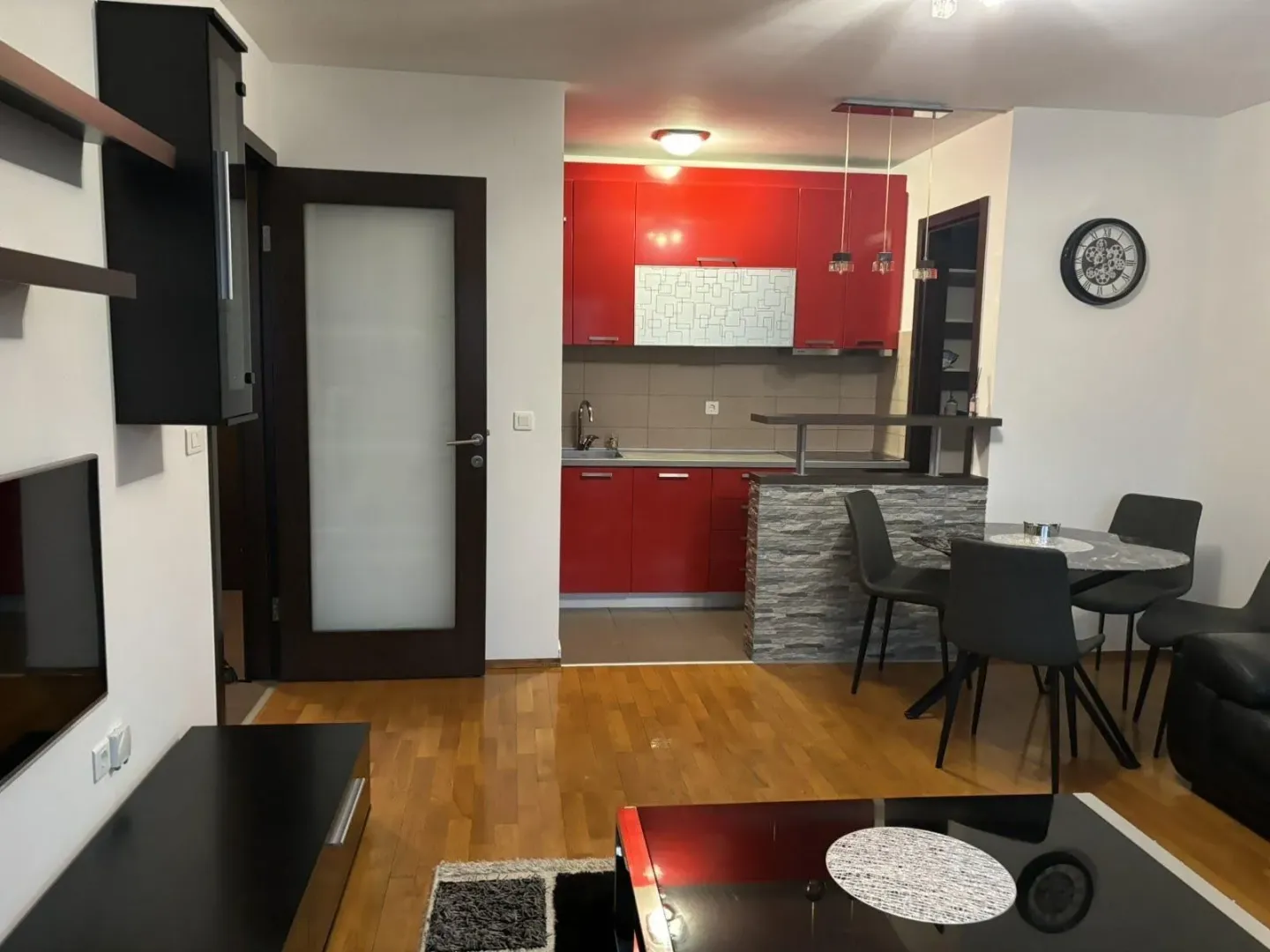 Izdavanje, jednosoban stan, 48m², Blok 6, Podgorica