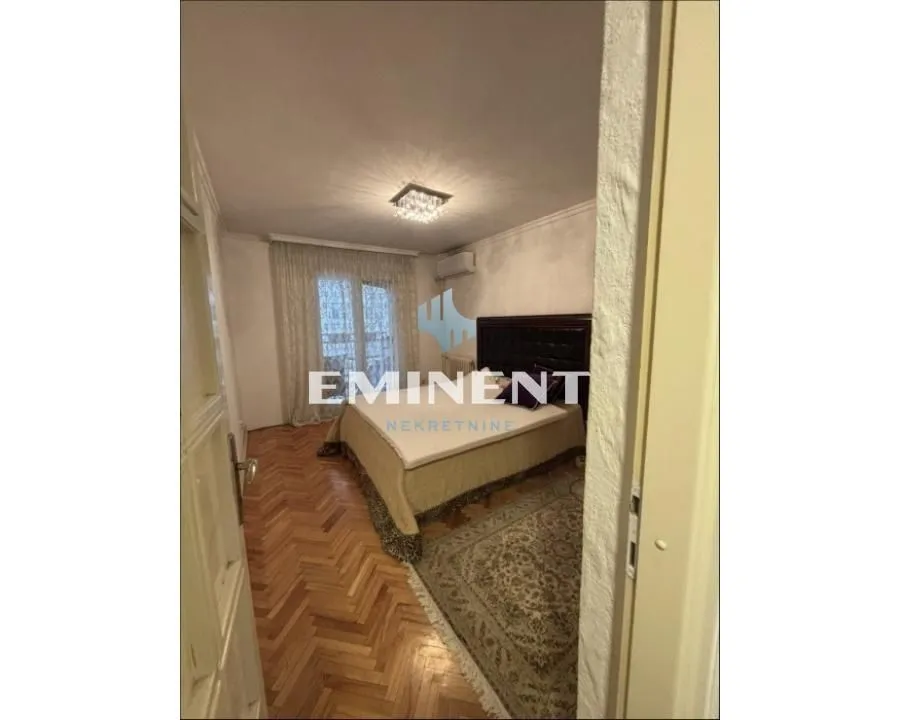 Prodaja, četvorosoban stan, 105m², Sarajevska, Beograd