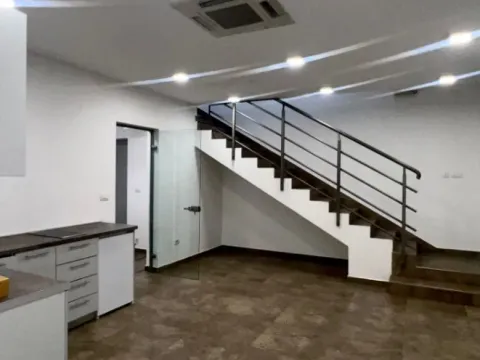 Rent, office space, 251m², Tološka šuma, Podgorica - image 7