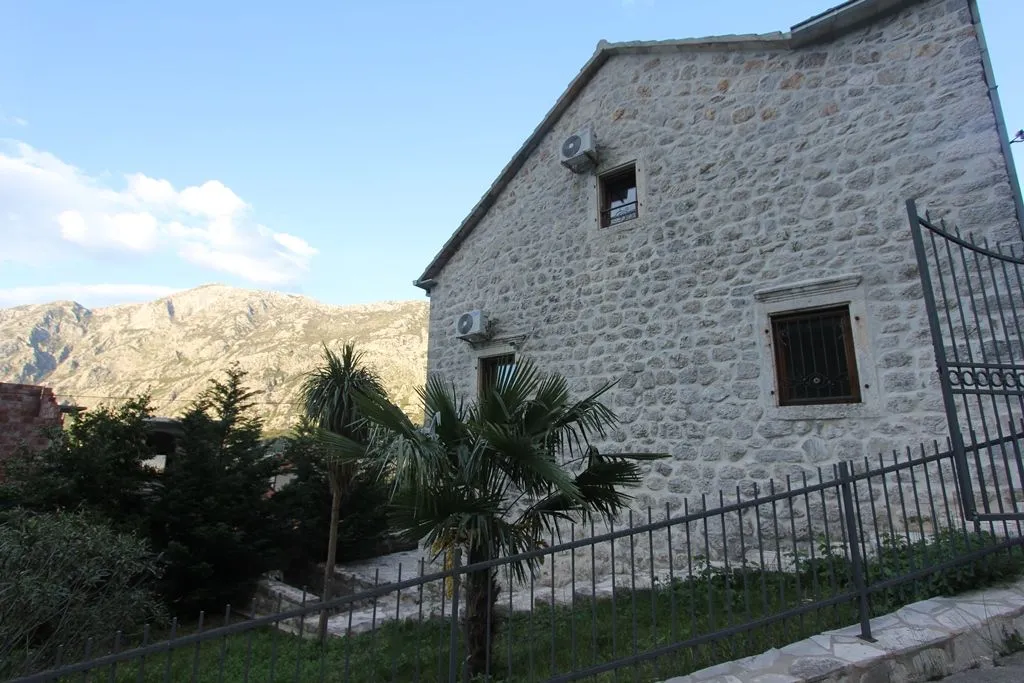 Sale, house, 220m², Prčanj, Kotor