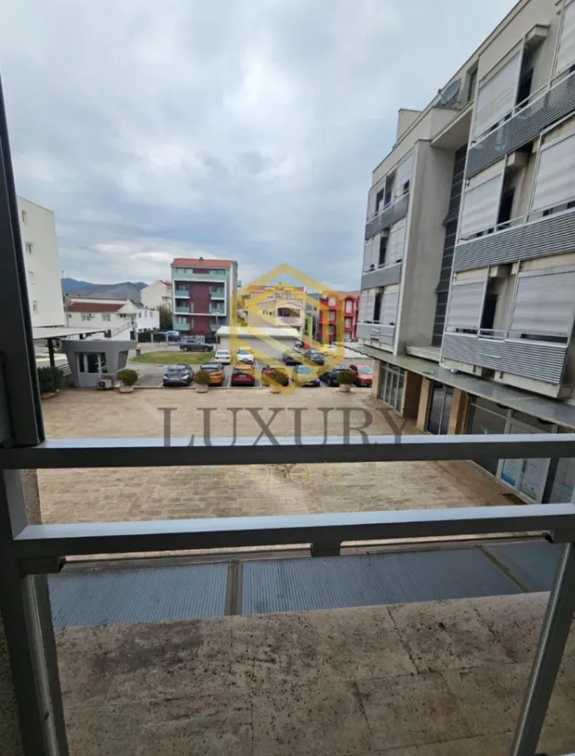 Izdavanje, jednosoban stan, 49m², Tološka šuma, Podgorica