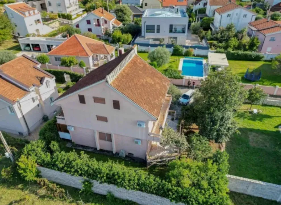 Sale, house, 298m², Tološi, Podgorica