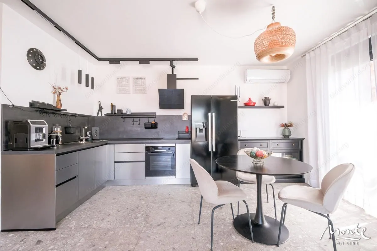 Sale, three bedroom apartment, 77m², Centar, Tivat