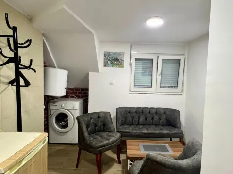 Izdavanje, garsonjera, 22m², Budva, Crna Gora - image 2