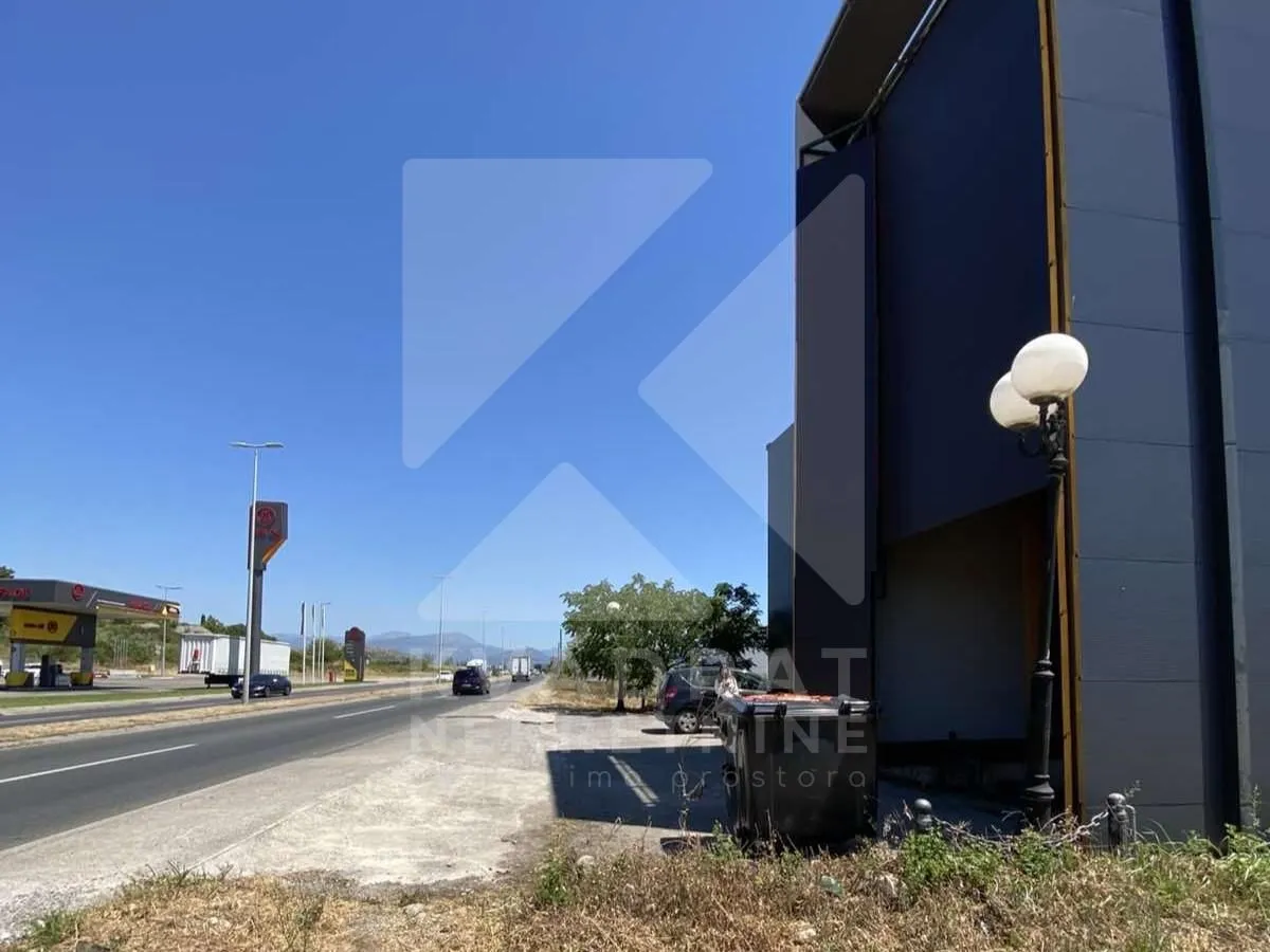 Rent, office space, 1800m², Zeta, Podgorica