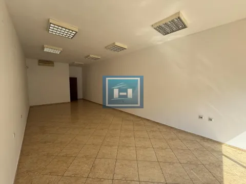 Izdavanje, poslovni prostor, 48m², Centar, Jagodina - image 2