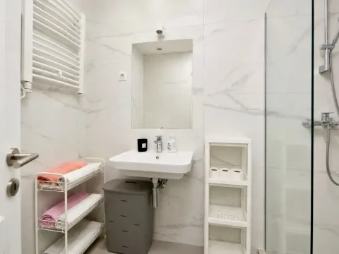 Izdavanje, trosoban stan, 97m², Zabjelo, Podgorica - image 14