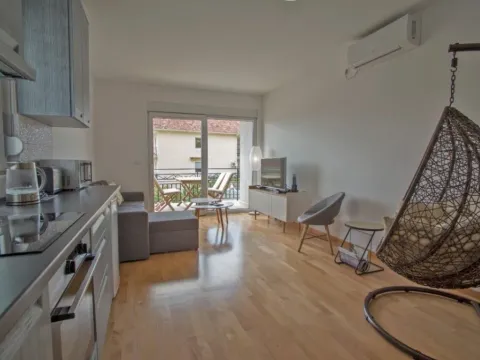 Prodaja, jednosoban stan, 40m², Tivat, Crna Gora - image 13