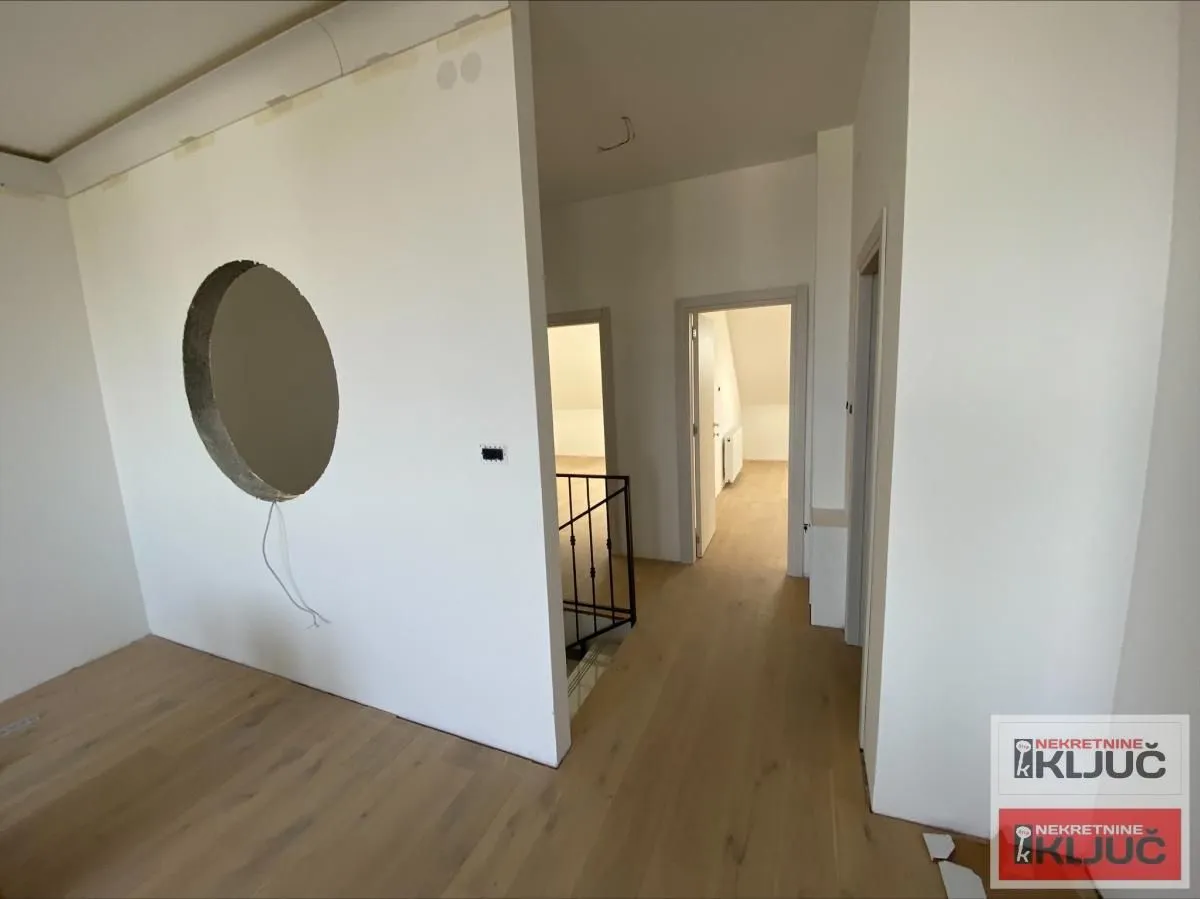Prodaja, trosoban stan, 74m², Salajka, Novi Sad Sve Podlokacije