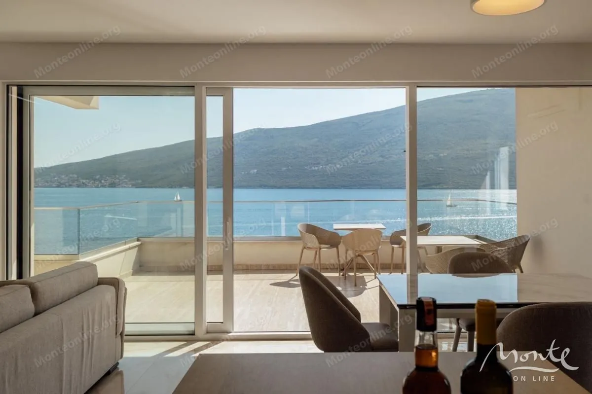 Prodaja, dvosoban stan, 138m², Baošići, Herceg Novi