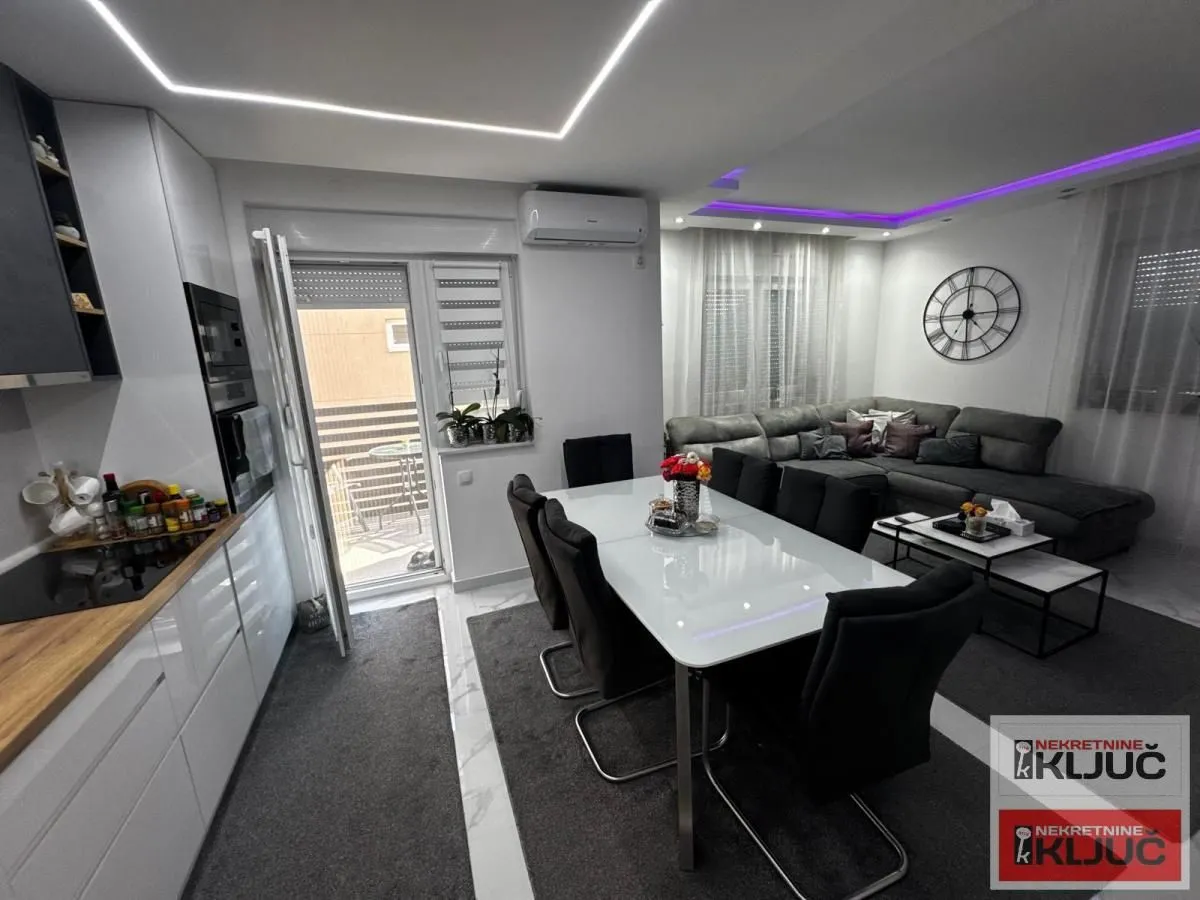 Prodaja, dvosoban stan, 57m², Lipov gaj, Novi Sad Sve Podlokacije